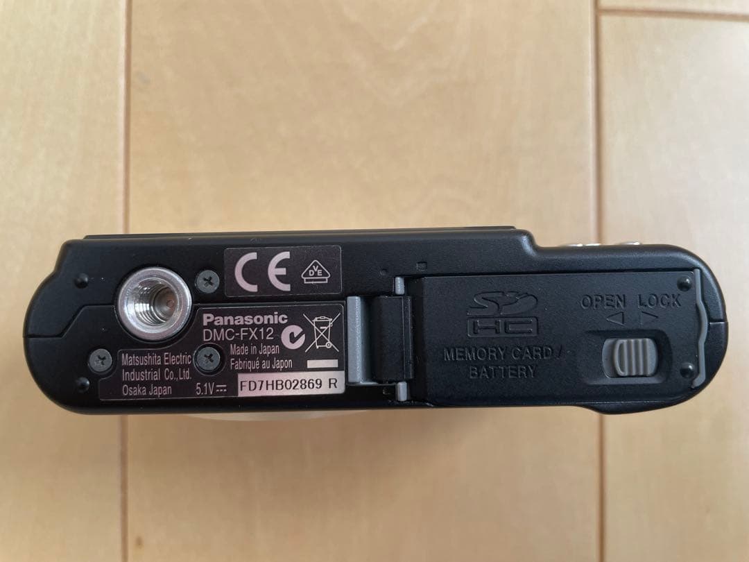 Panasonic DMC-FX12 デジタルカメラ 本体と充電器