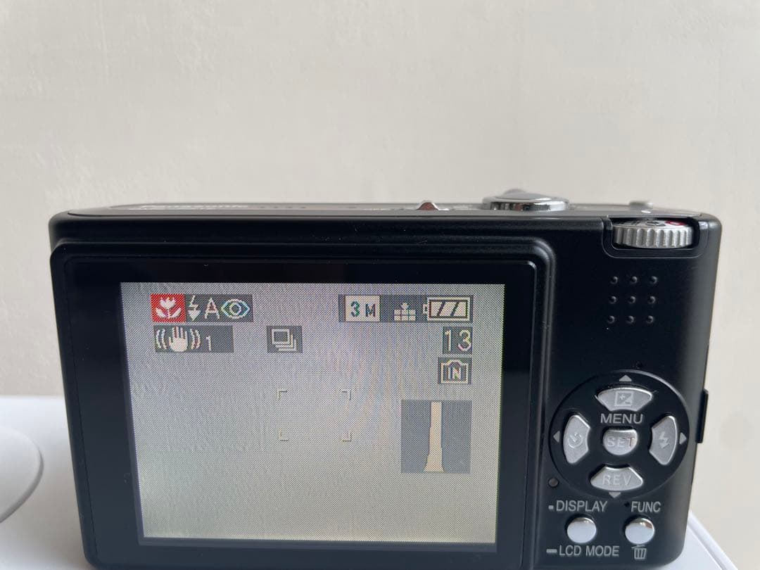 Panasonic DMC-FX12 デジタルカメラ 本体と充電器