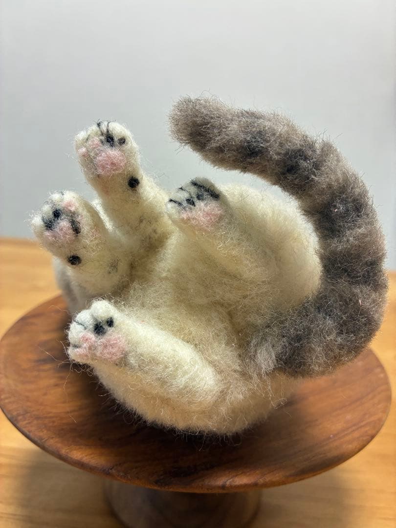 羊毛フェルト　猫　お座り