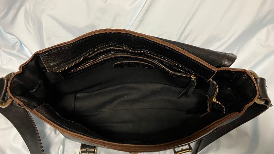 【INCEPTION インセプション】メッセンジャーバッグ 黒（茶芯）