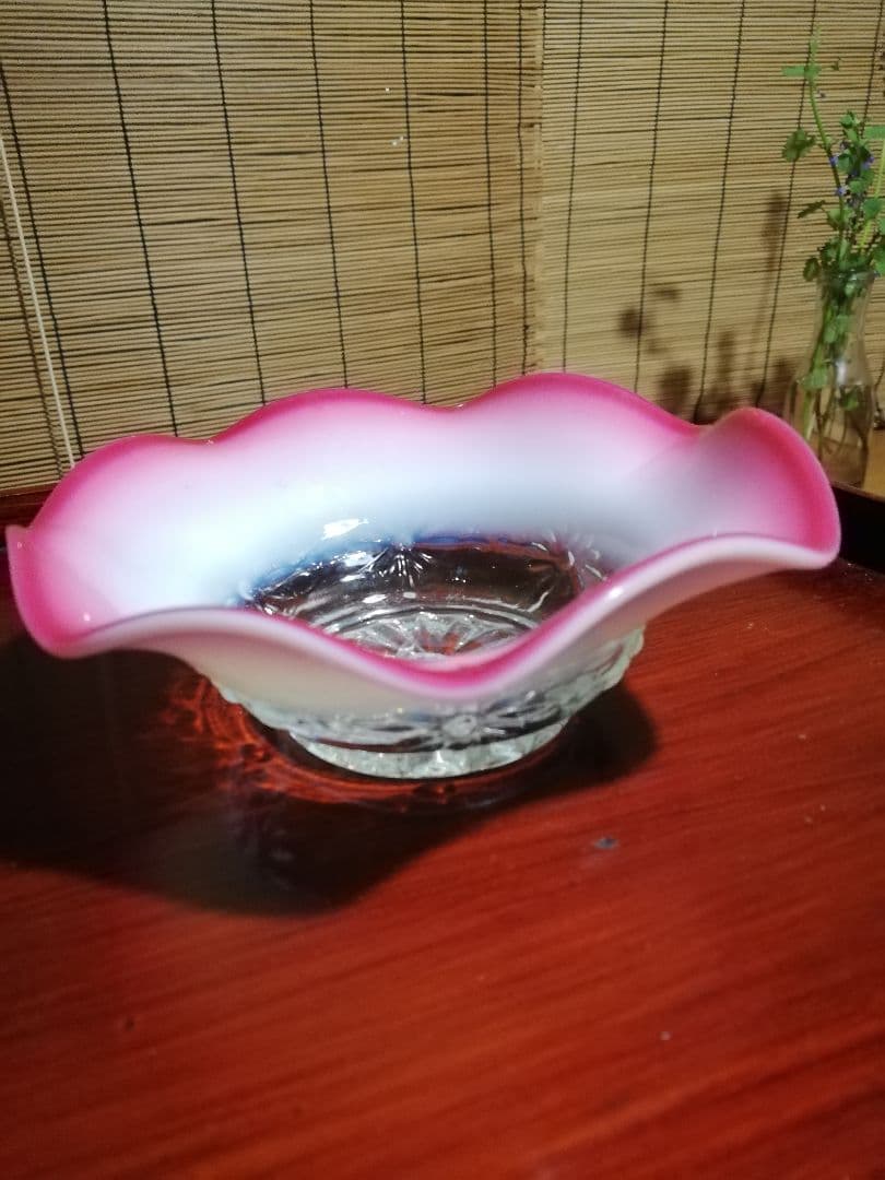 明治～大正時代の乳白色とピンク色の氷皿