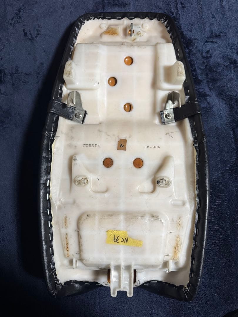 cb400sf シート　NC39