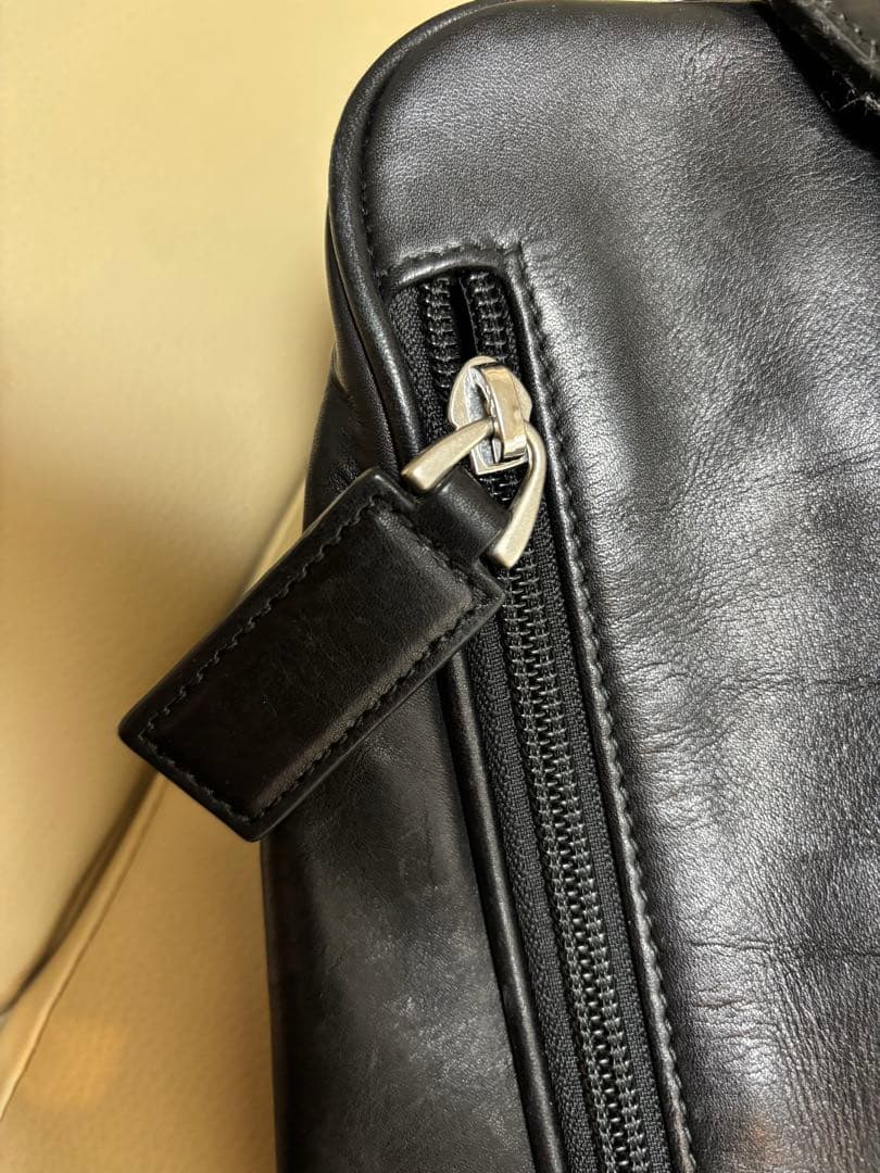 【BALLY 】ボディバッグ ／黒