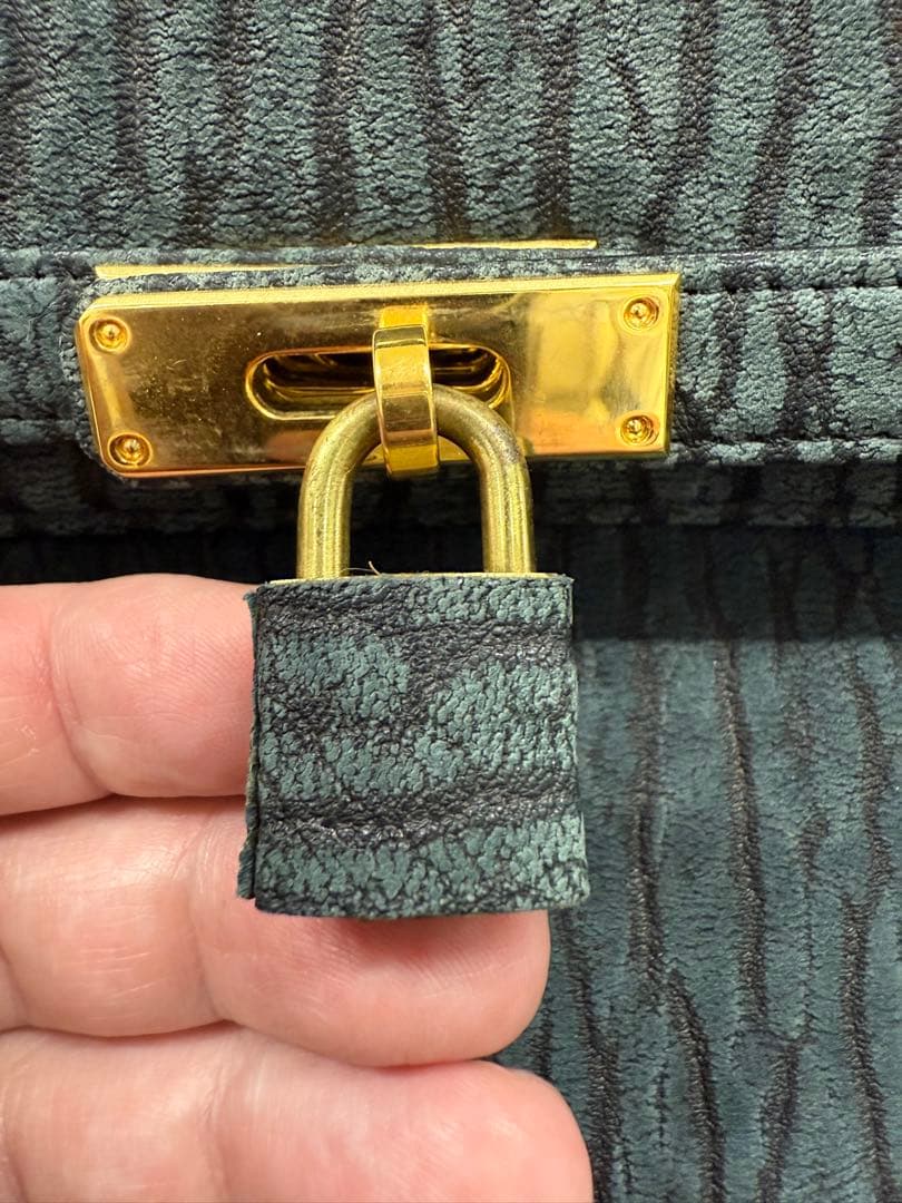 ★未使用級★ JRA認定 アザラシ本革 ハンドバッグ 鍵付き 高級感漂う逸品♪