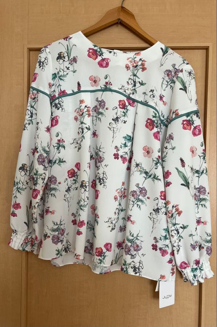 JUDY COLLECTION 花柄長袖ブラウス未使用　サイズ40
