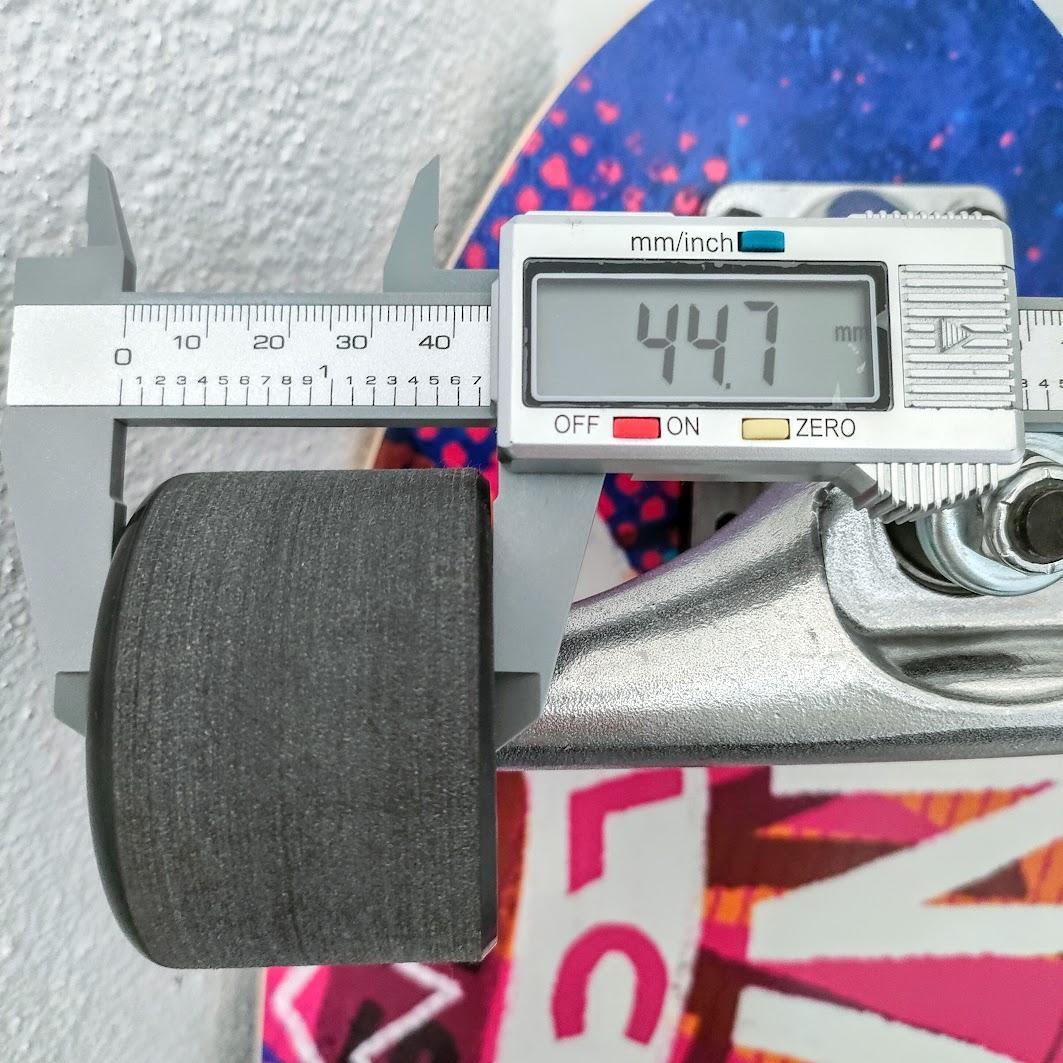 サーフスケートコンプリート カーバーCARVER CX4 ヤウYOW