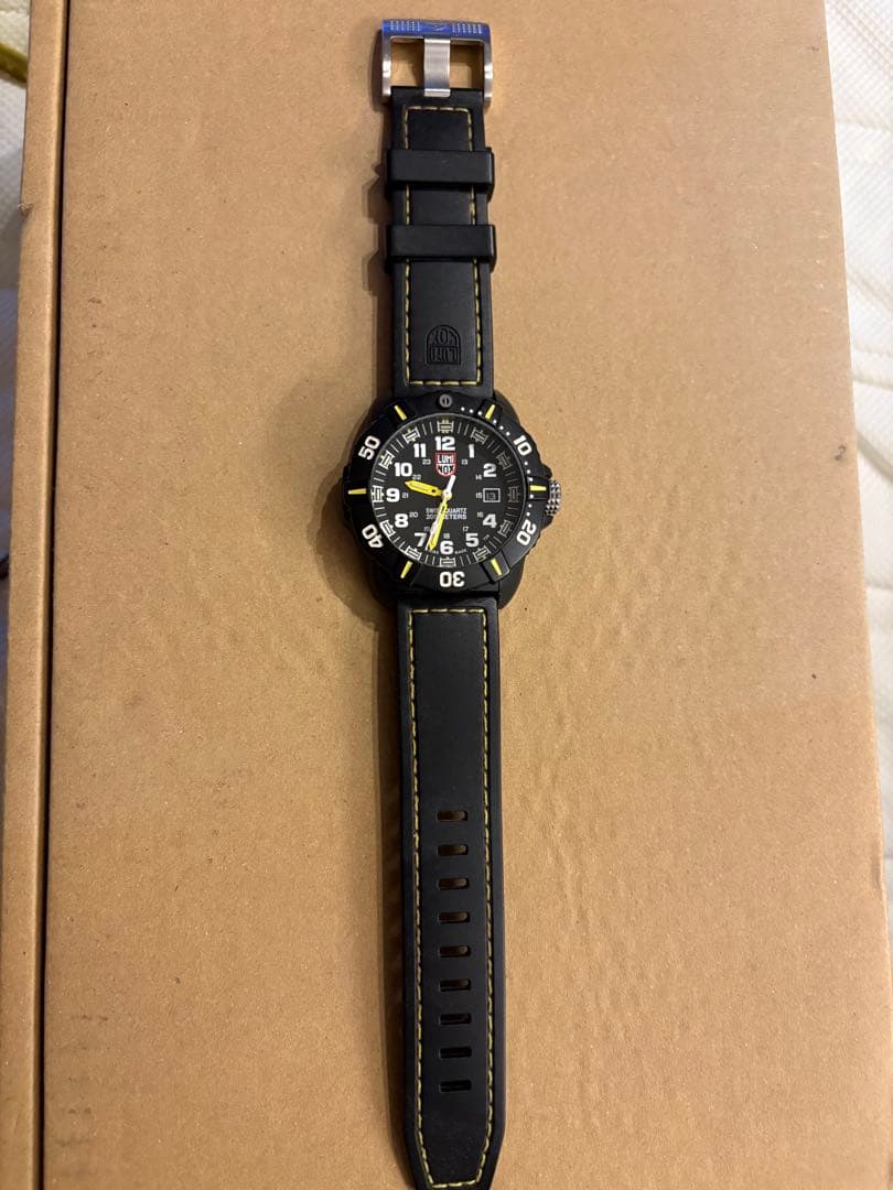 Luminox ルミノックス イエロー　ブラック