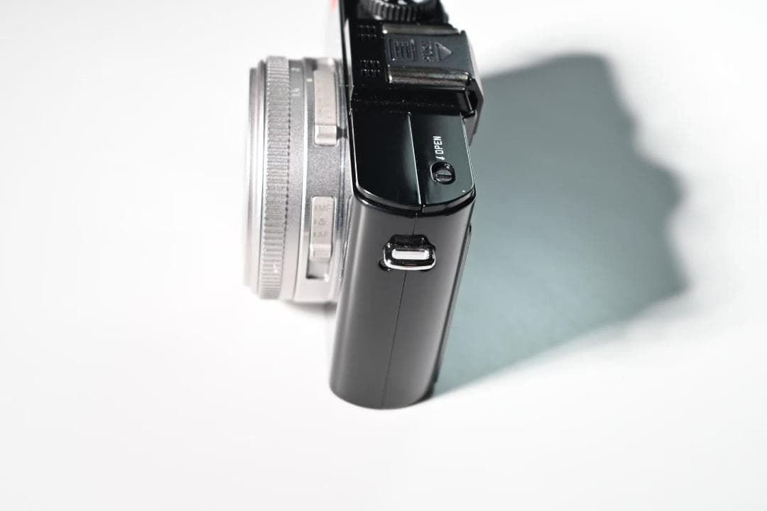 【美品】D-LUX 6 100周年　デジタルカメラ シルバー　ライカ Leica