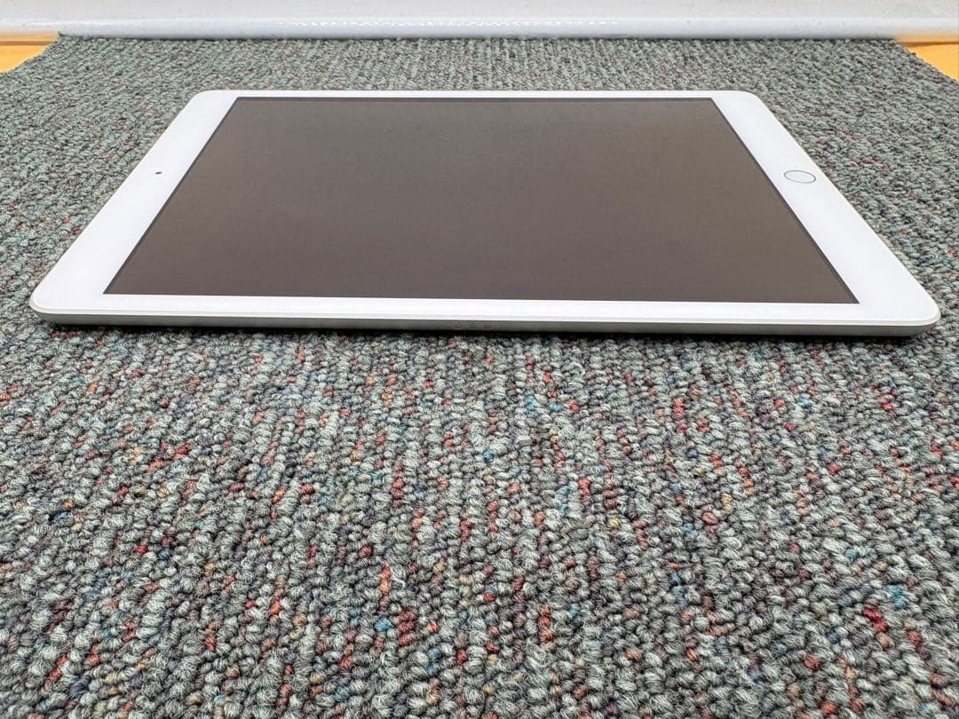 【94%】 iPad 第8世代　Wi-Fi + Cellularモデル