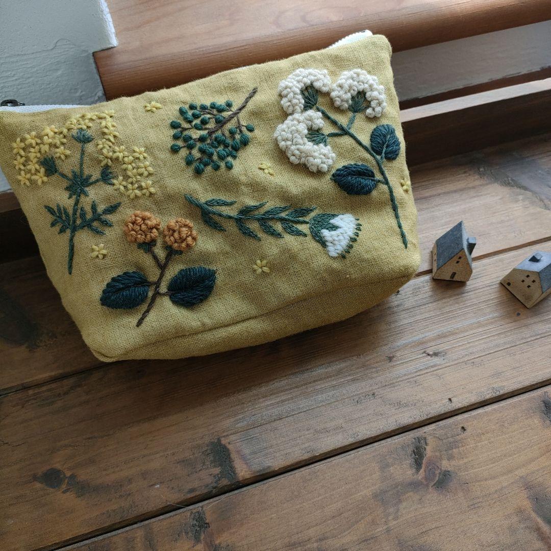 【リネン刺繍　Naoちゃん様オーダー専用ページ】マルチクロス　ボートポーチ