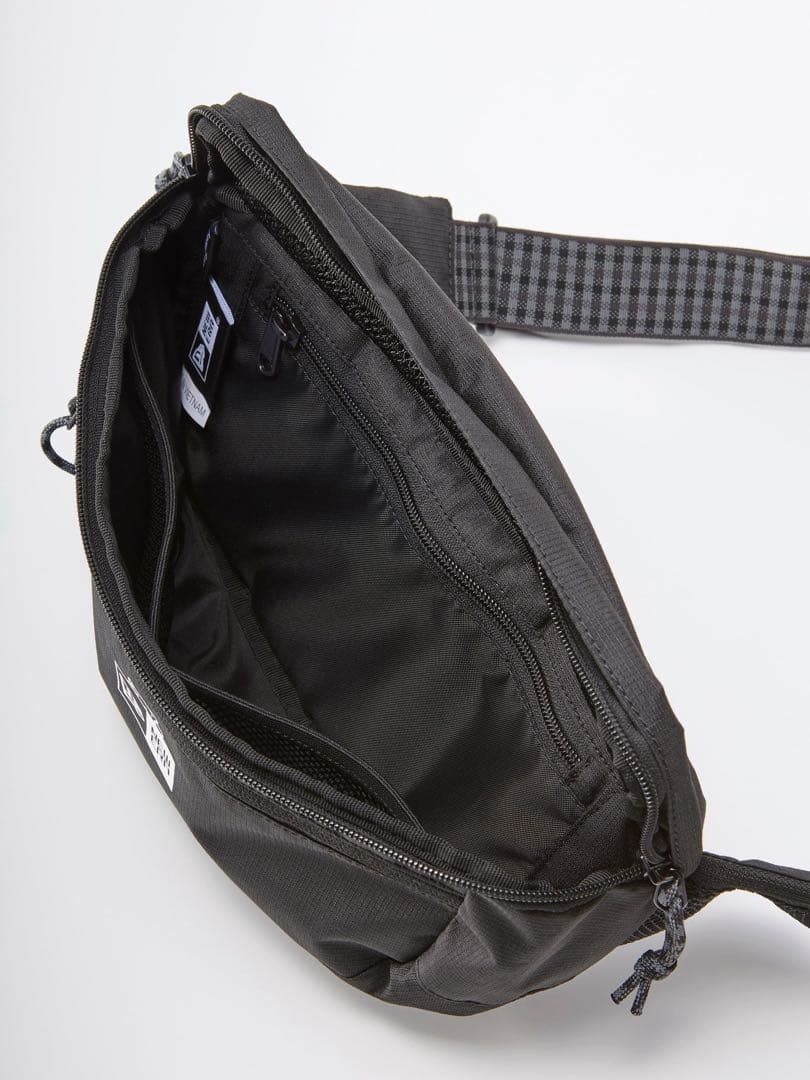 familiar newera ボディバッグ Black