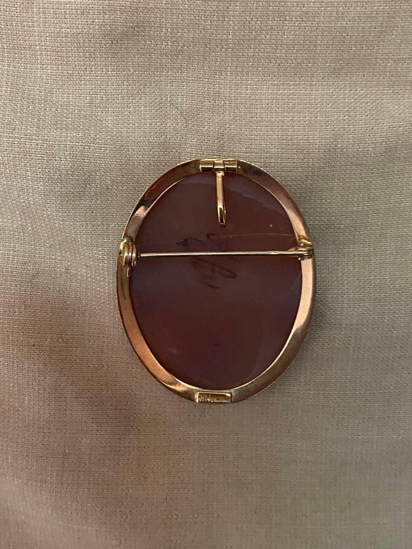 オーバル型カメオブローチ
