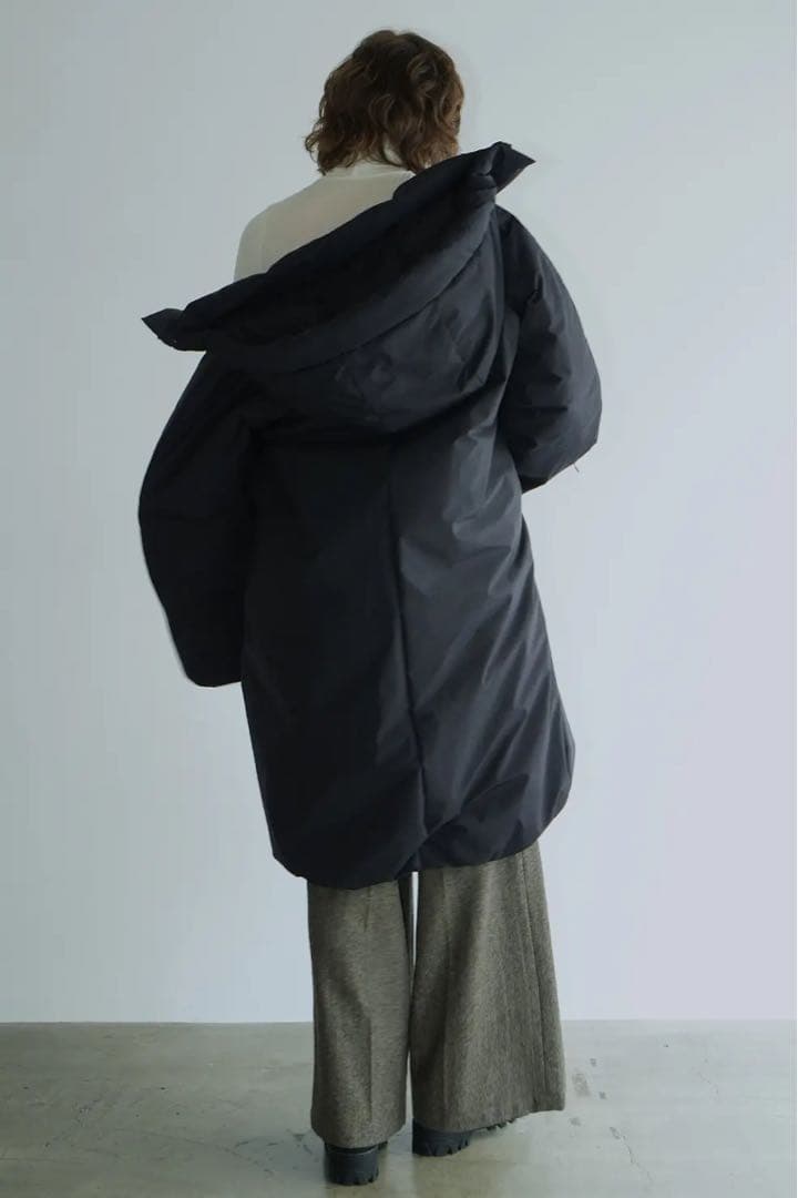 ジャケット・アウター BALLOON HOODIE LONG DOWN COAT CLANE