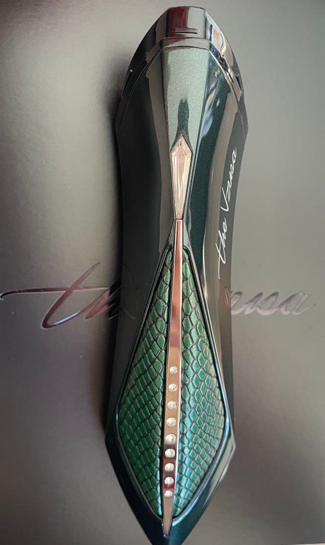 the Vzusa ザ メデューサ美顔器