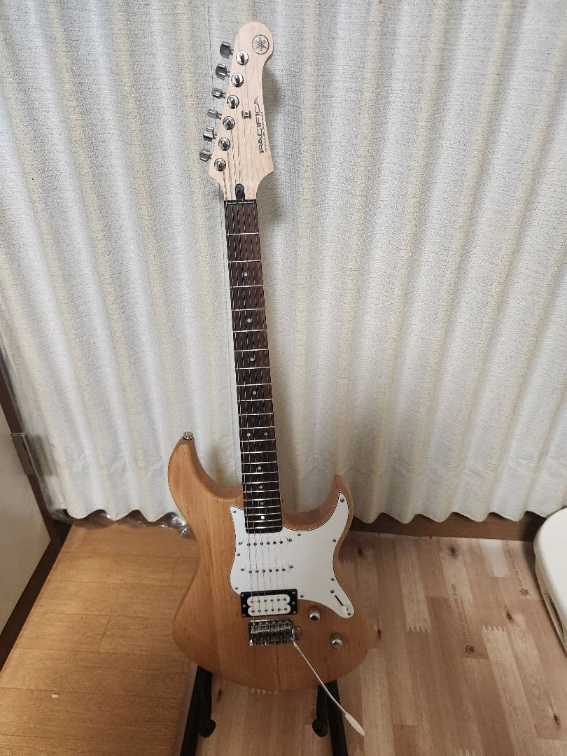 【ほぼ新品】YAMAHA　PACIFICA112V　 エレキギター ナチュラル