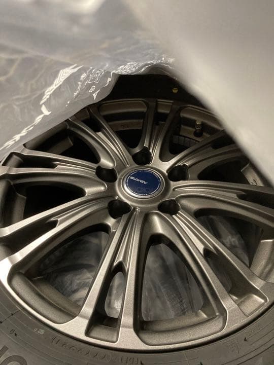 毎日値下げ実施中！新品同様215-60-16ヨコハマスタッドレス