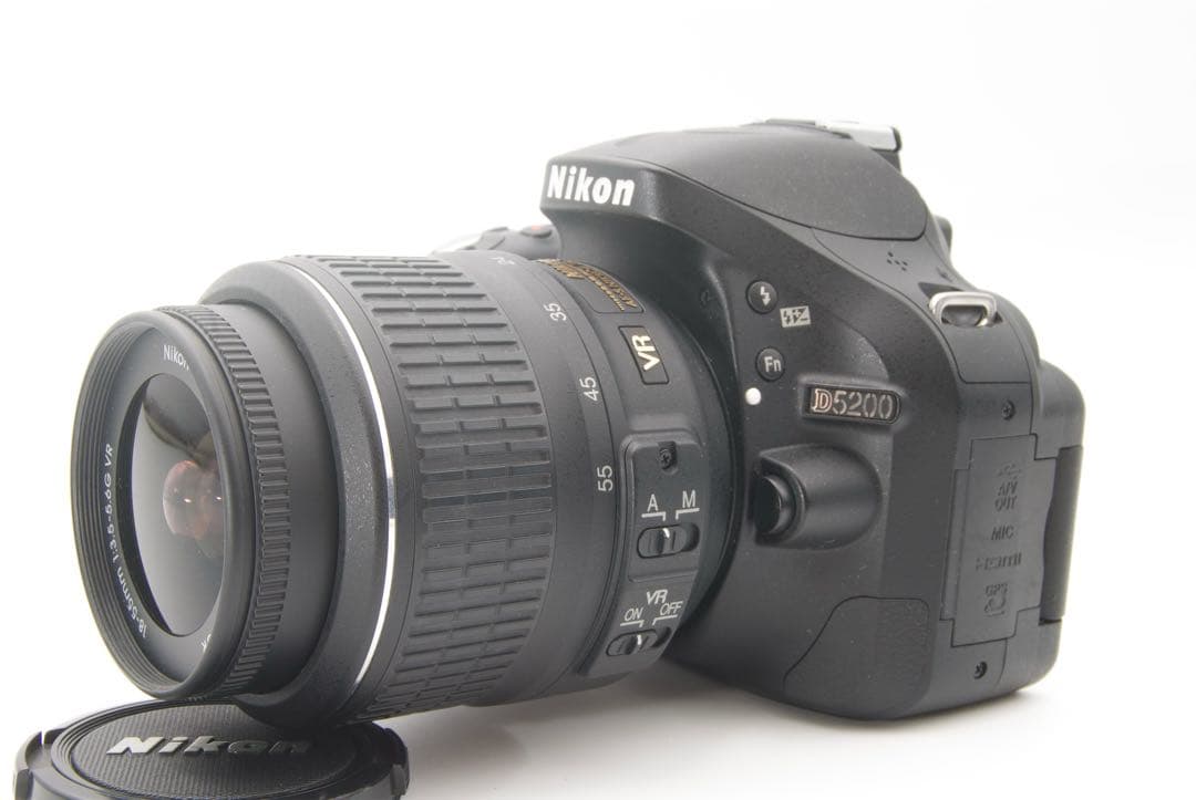Nikon D5200 レンズキット　スマホ転送　手ぶれ補正　回転モニター