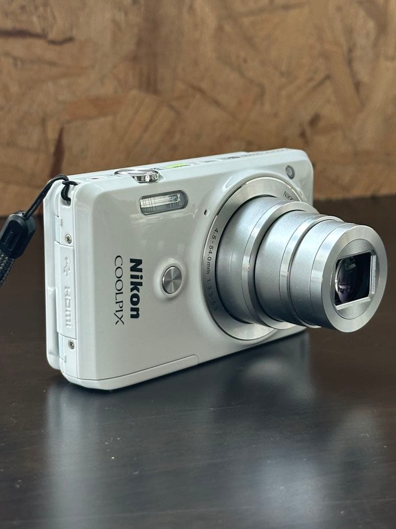 Nikon COOLPIX S6900 （ナチュラルホワイト）