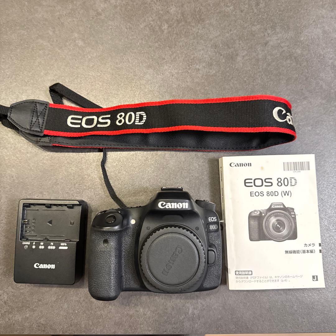 Canon EOS 80D 本体と付属品