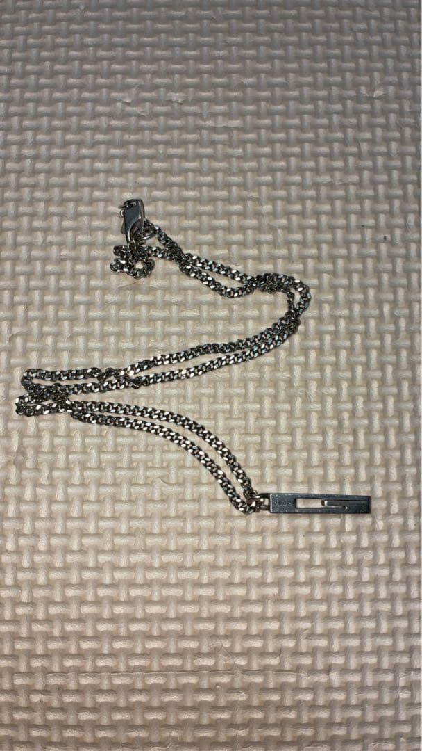 グッチ　カットアウトG　ネックレス　シルバー