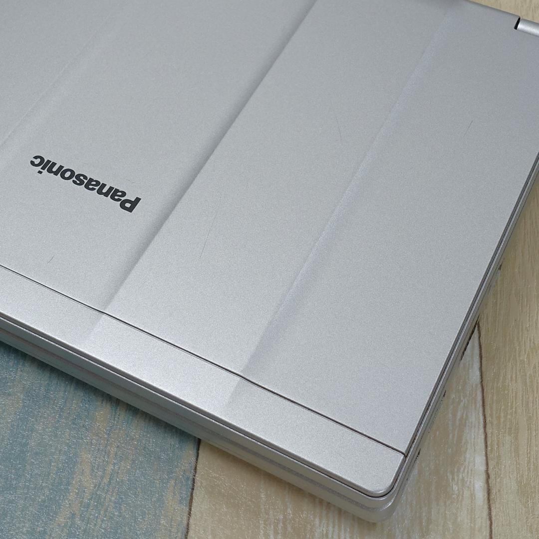 極美品の軽量モバイル✨１１世代コアｉ５に超高速で新品のＳＳＤ１ＴＢ＆１６Ｇメモリ