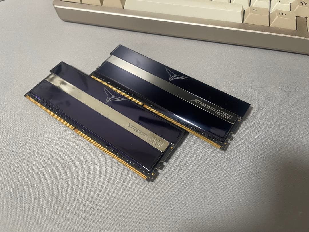 メモリー TEAMGROUP Xtreem ARGB DDR4 16GB 5066MHz