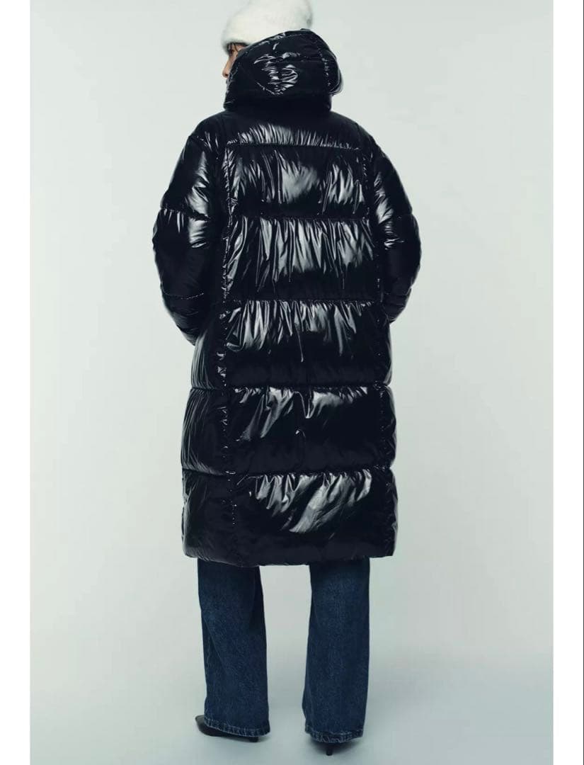 タグ付き新品★ZARAのシャイニーロングアノラック★Lサイズ★ブラック色