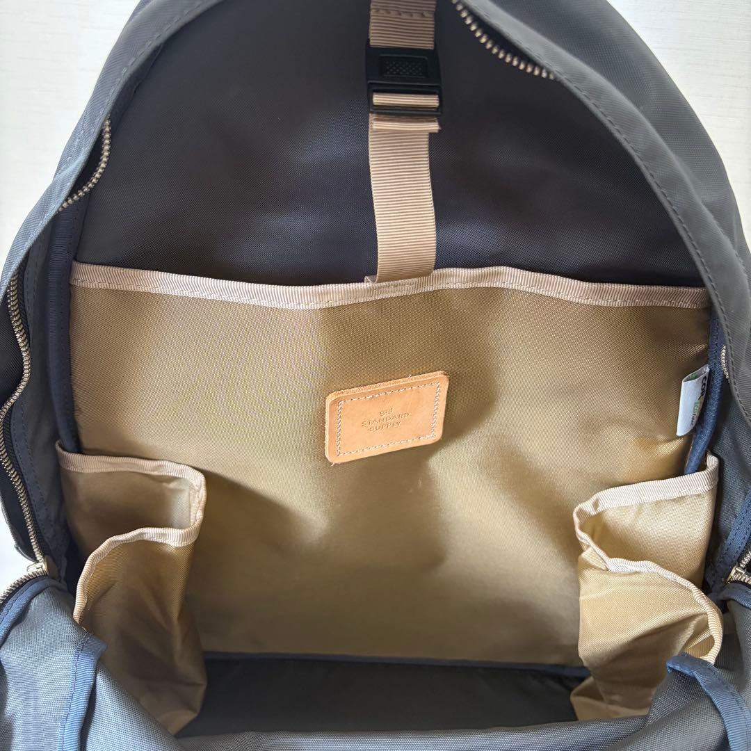 スタンダードサプライ ララビギン　デイリーデイパック　チャコールグレー