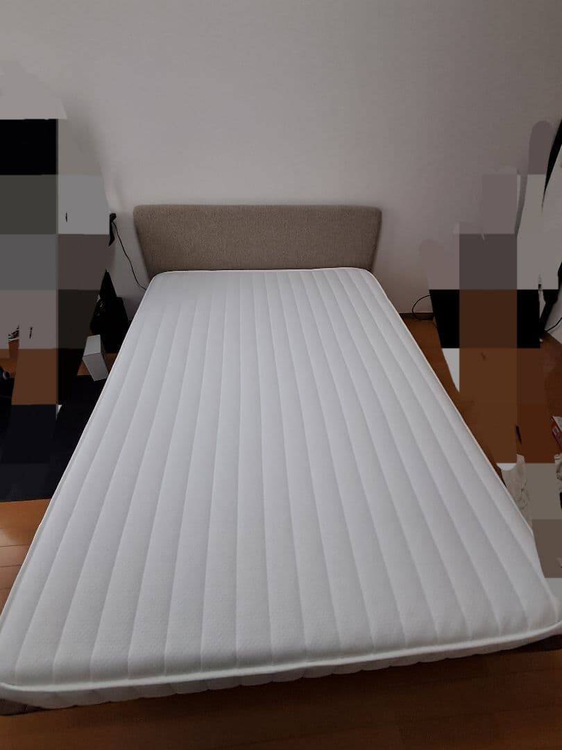 そこら辺のとある人 ベッドフレーム/ヘッドボード+脚付とマットレスセット