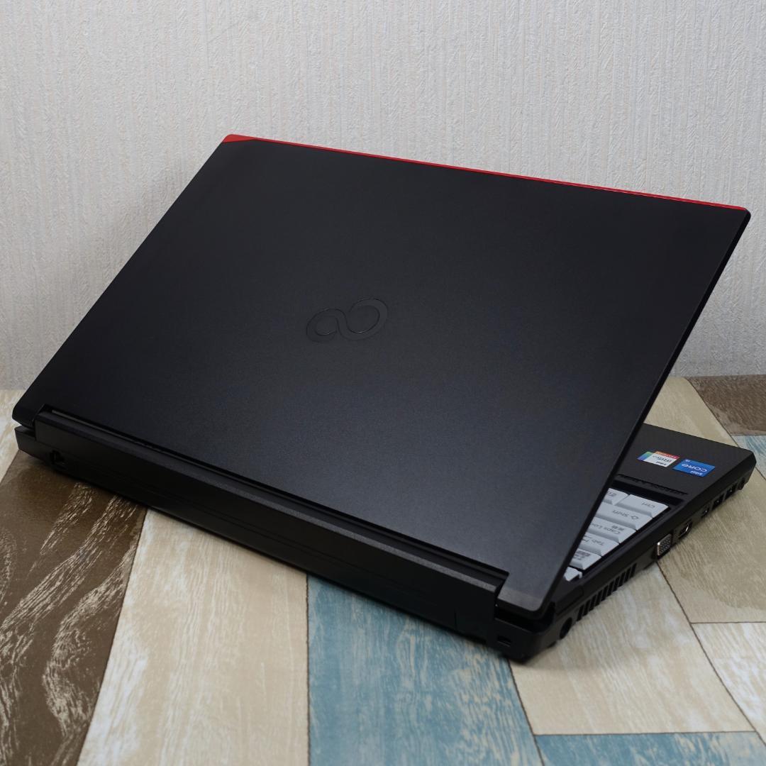 未使用に近いバリ速の２０２２年製✨１２世代ｉ５に超高速ＳＳＤ＆大容量１６Ｇメモリ