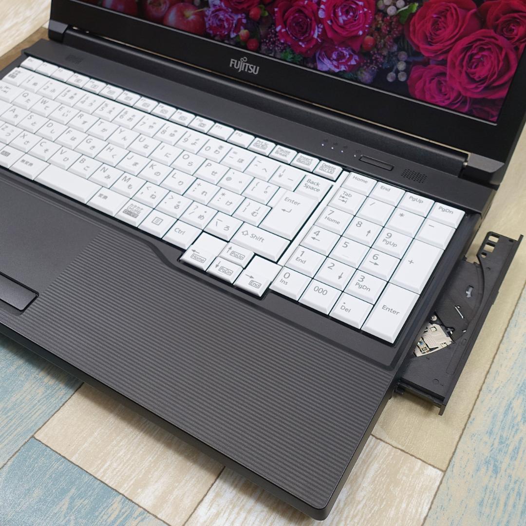 未使用に近いバリ速の２０２２年製✨１２世代ｉ５に超高速ＳＳＤ＆大容量１６Ｇメモリ