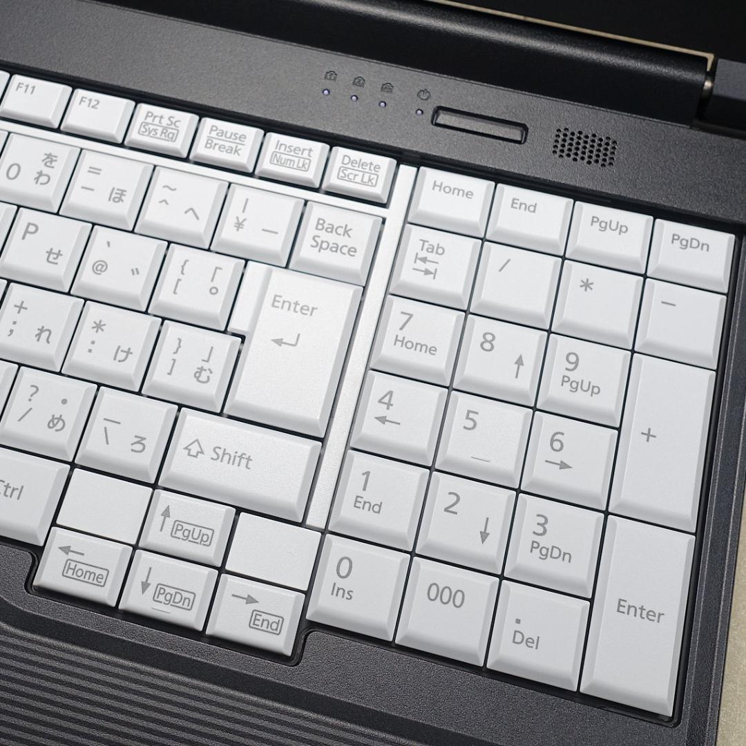 未使用に近いバリ速の２０２２年製✨１２世代ｉ５に超高速ＳＳＤ＆大容量１６Ｇメモリ