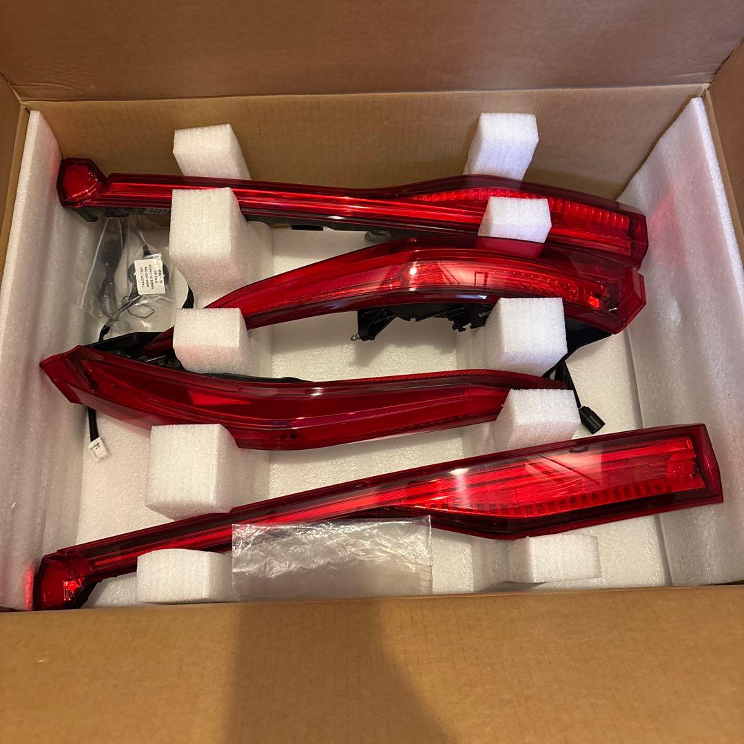 ハリアー80 Gグレード　純正テールランプ