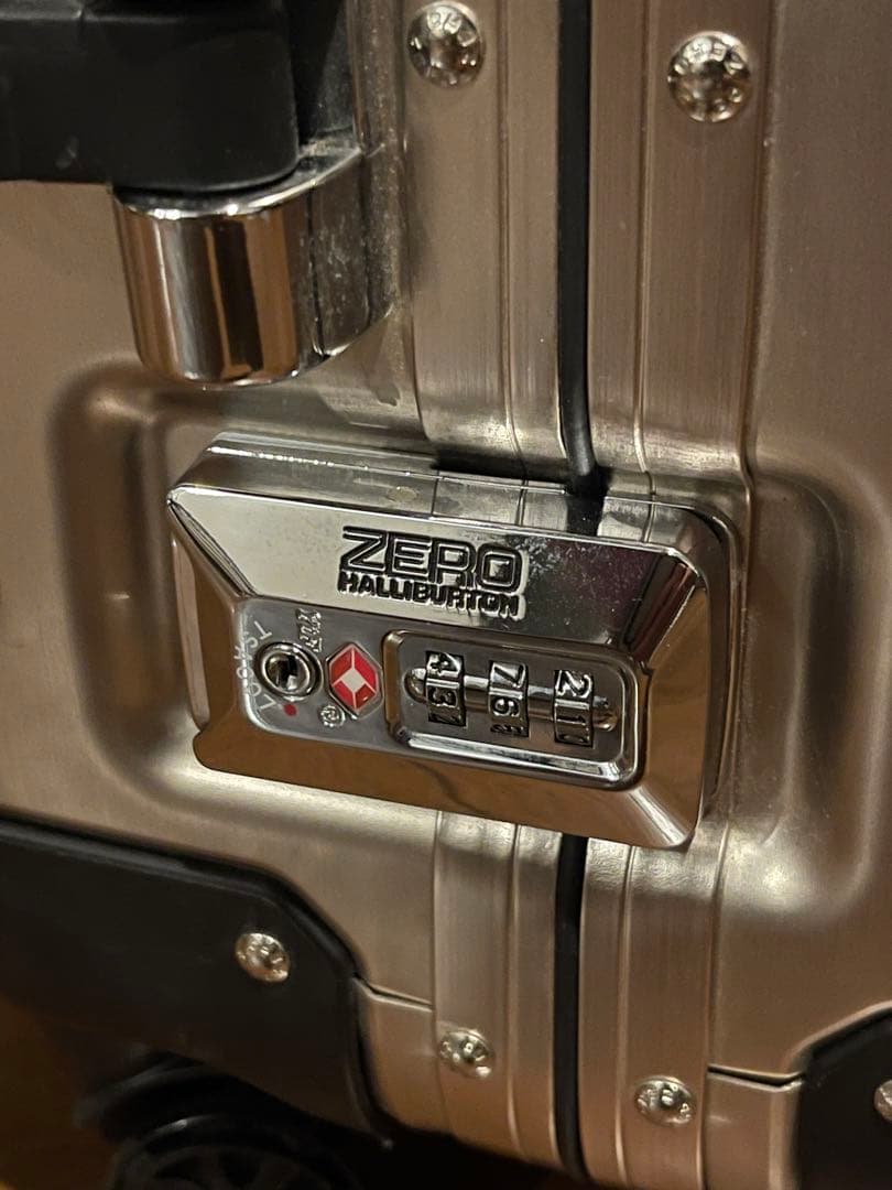 ZERO HALLIBURTON キャリーケース【TSAロック 】