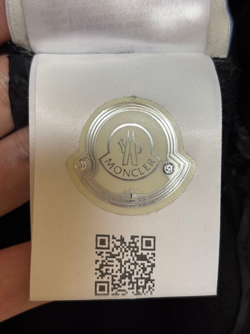 MONCLER ダウンフード付ニットベスト