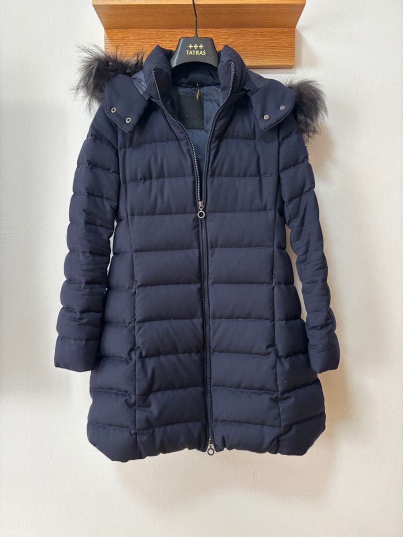 《おはぎ》TATRAS ネイビー ダウンジャケット フード付き