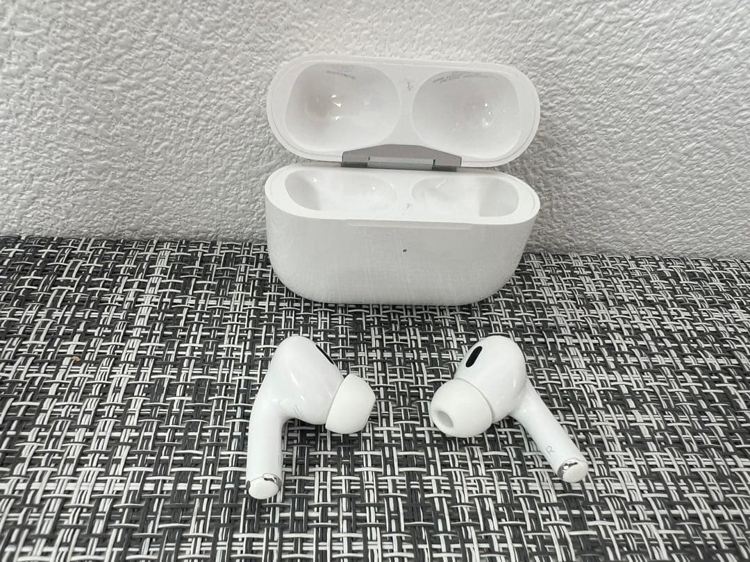 【早い者勝ち】AirPods Pro 2 本体、両耳、未使用充電ケーブルもセット