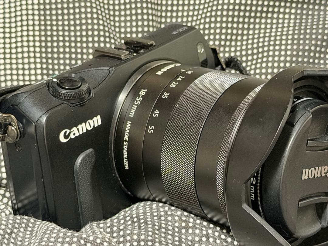Canon EOS M ミラーレスカメラ 18-55mmレンズ付き
