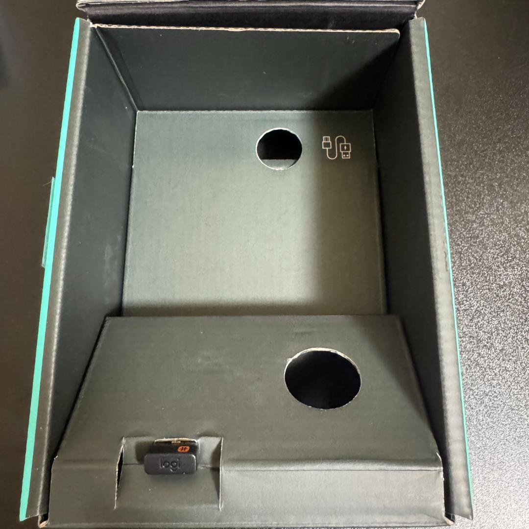 Logitech ワイヤレストラックボールマウス（ケース付き）