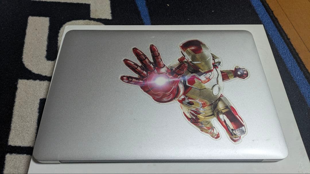 MacBookAir 13インチ corei7メモリ8G SSD512G