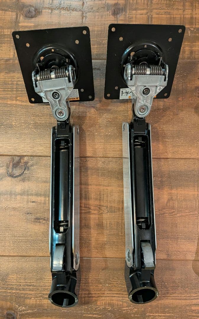 ERGOTRON LXデュアル デスク マウント アーム スタッキング③