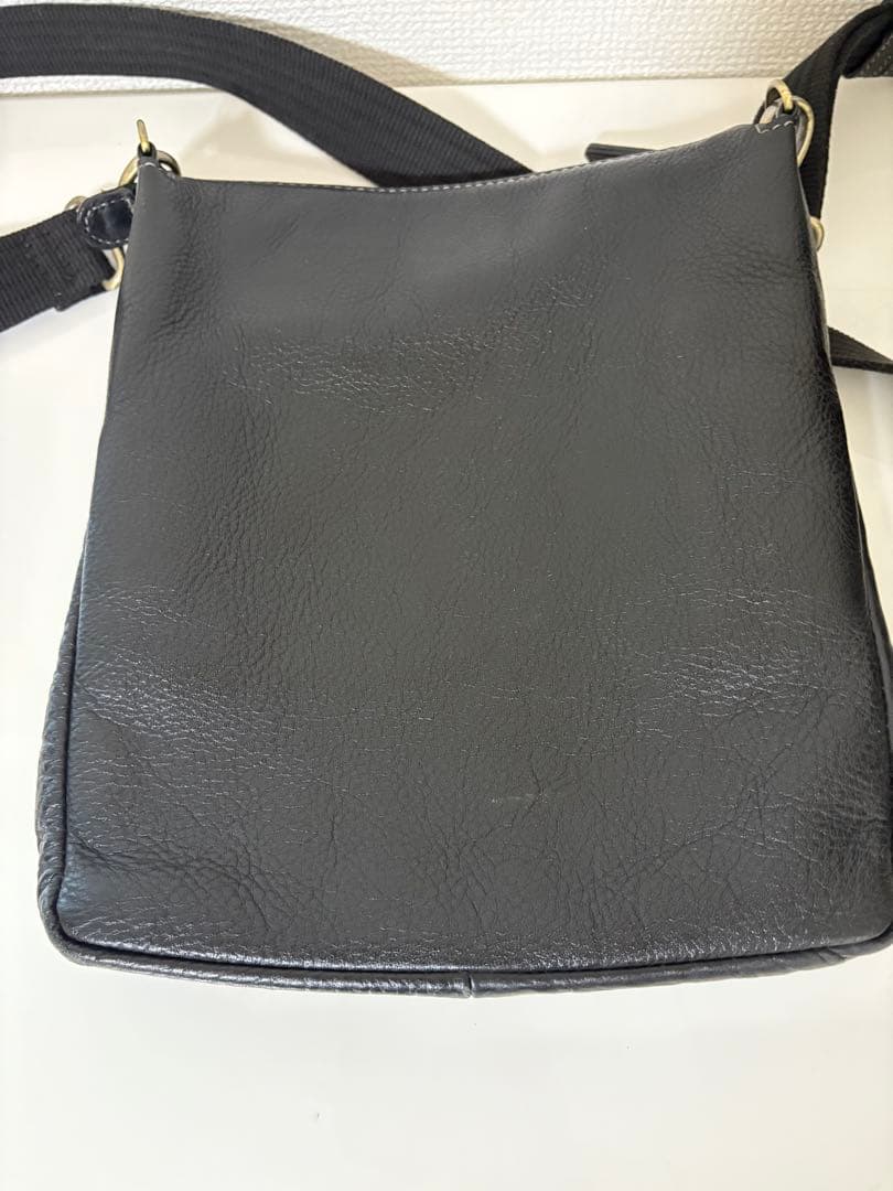 土屋鞄 レザーショルダーバッグ 斜めがけ レザー 黒 ブラック