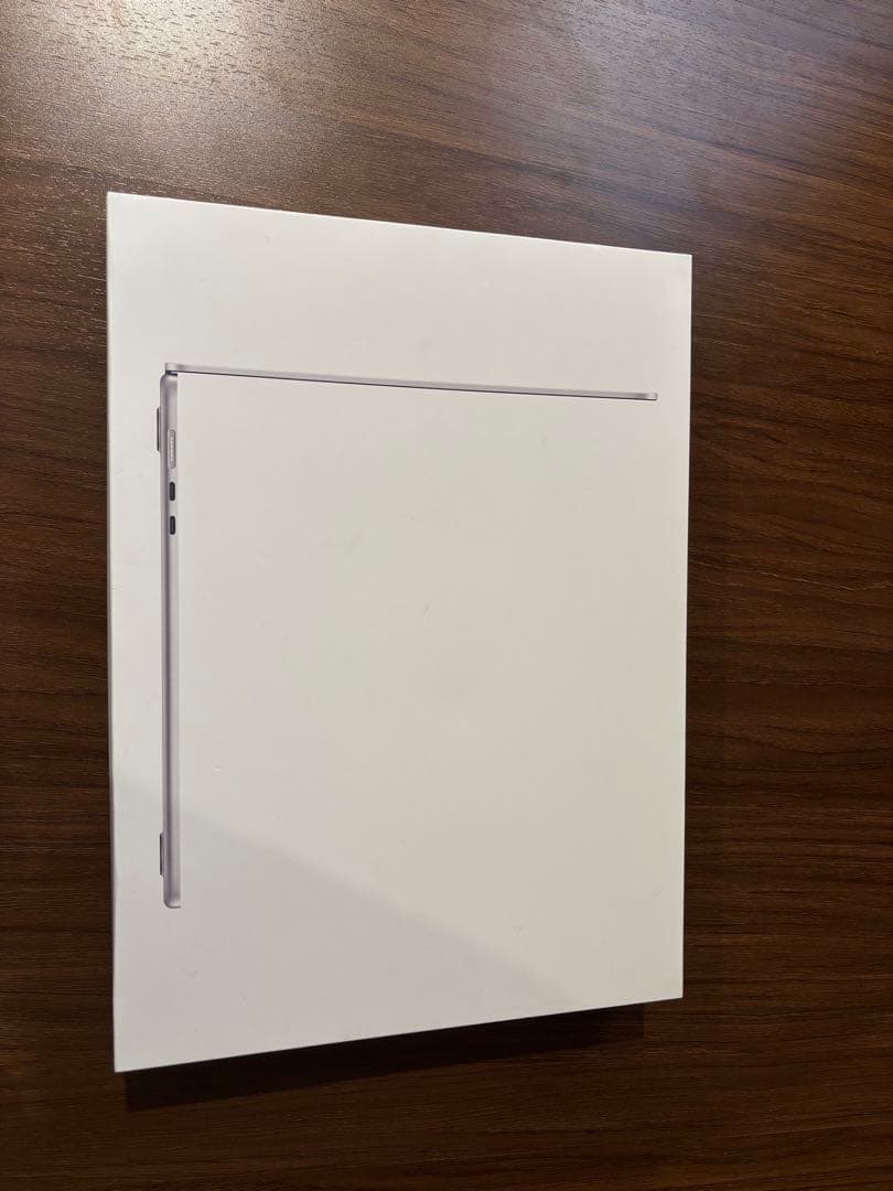 美品　MacBook Air 15インチ　M3 シルバー 256gb