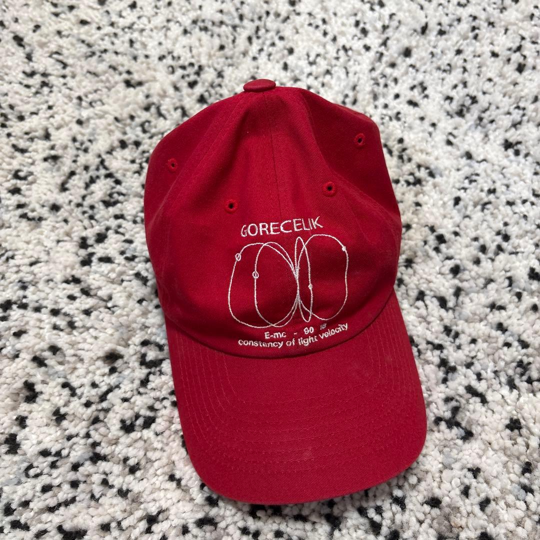 GADID ANONIEM GORECELIK 赤 ベースボールキャップ