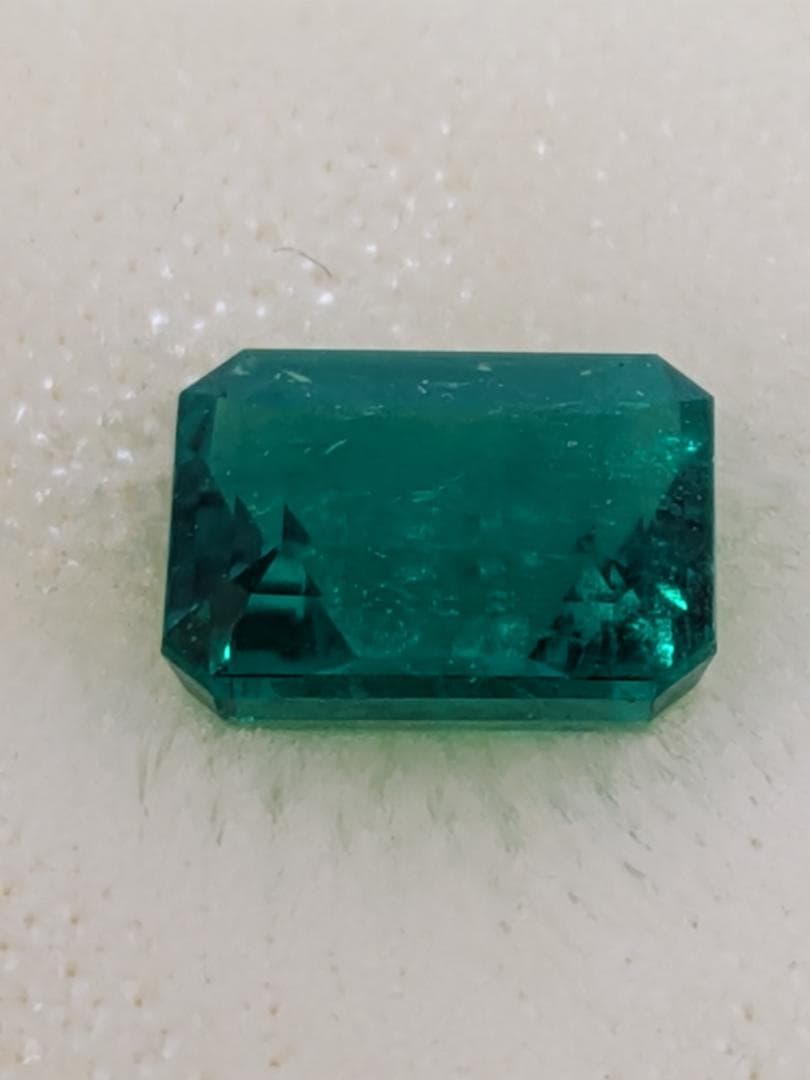 カキ氷【三越の宝石福袋】　高い希少性をもつ双子石のエメラルド　鑑定書付