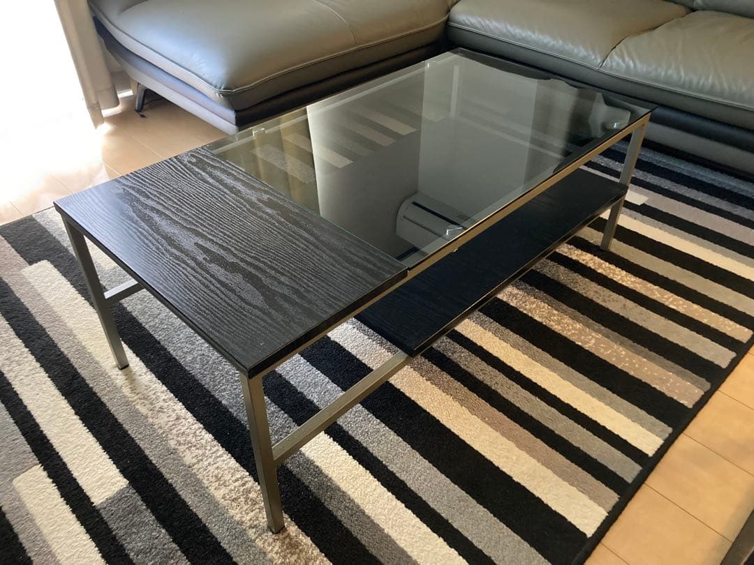 現代的なガラス天板センターテーブル