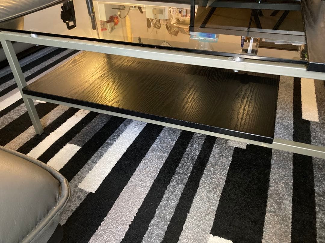 現代的なガラス天板センターテーブル