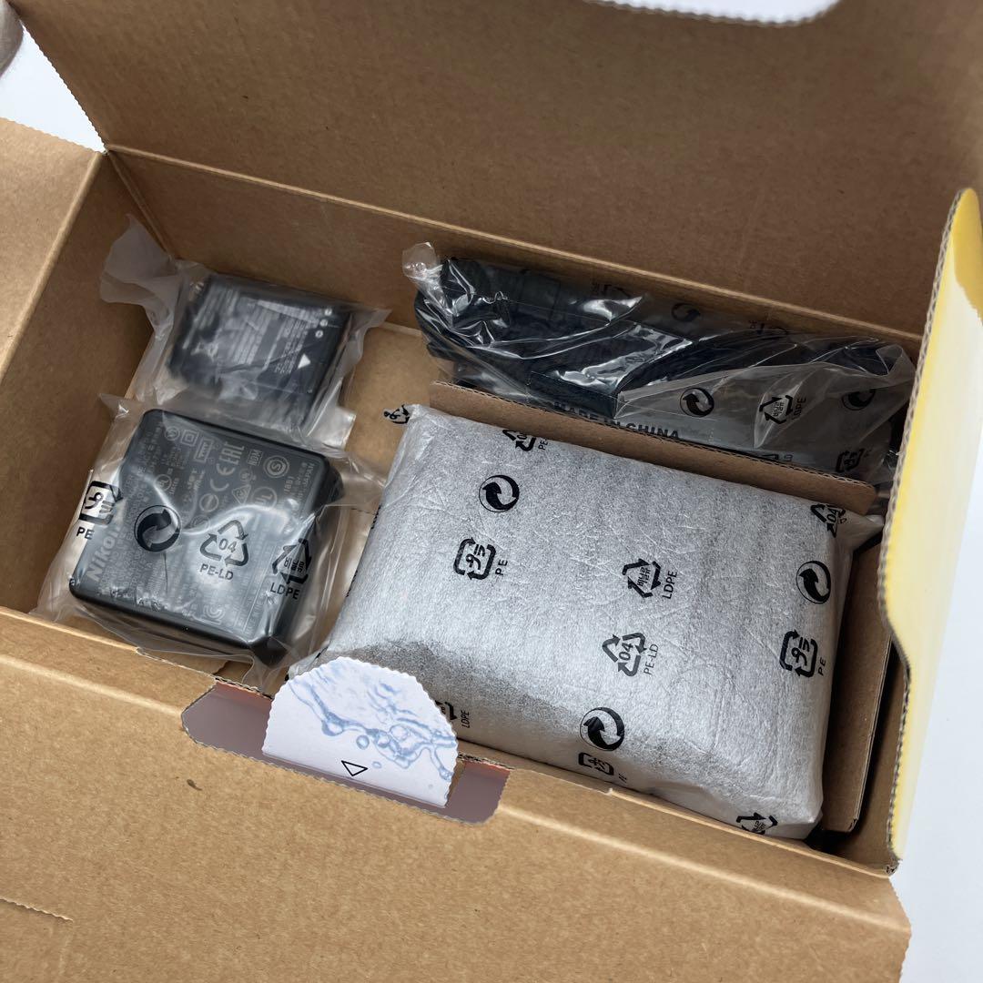 【新品未使用】Nikon COOLPIX W300 デジカメ 防水 WiFi対応