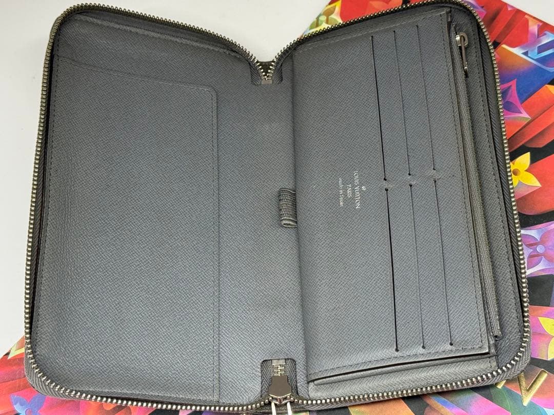 ルイヴィトン　タイガ　ジッピーオーガナイザー長財布　グレー系