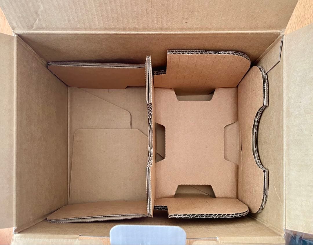 ほぼ未使用CanonキヤノンEOS Kiss X7元箱、取説付